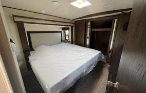 Festival&Pet Friendly Fifth Wheel