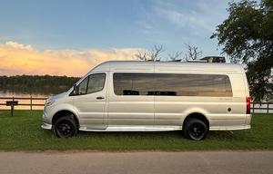 2026 Insignia 24B RV rental photo 4