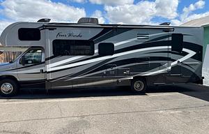 "Olive" 2018 Thor Four Winds 31Y Family fun