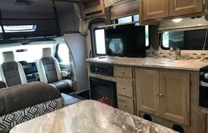 32 ft Class C w/Outdoor Kitchen, all items included