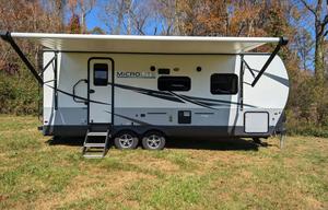 Flagstaff Micro Lite | Modern and cozy w/ 2 slides