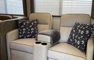 2021 RESORT STYLE RV LIVING !  32 FT Coachman Freelander