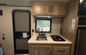 Clean & Cozy Coleman 17B Camper