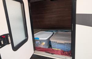 Easy to tow hard shell camper trailer for 5