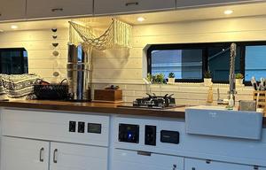 Jane's Island Venture Vans