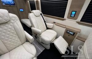 2024 Midwest Automotive Designs Daycruiser D6