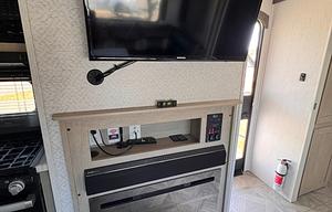 2023 Wildwood 22RBS RV rental photo 13