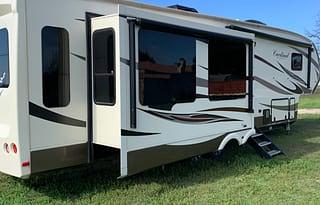 2016 Forrest river  Cardinal fifth wheel
