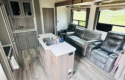 Luxury Fifth Wheel Rental | Sleeps Up to 9
