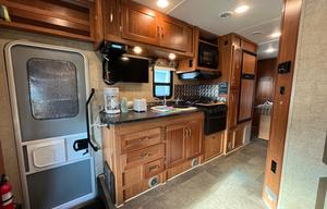 CHARLES - 2017 Winnebago Minnie Winnie 27Q