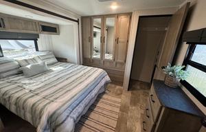 The coolest RV w/3 AC, Sleeps 10 no hauling needed