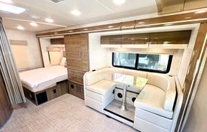 Luxury Mercedes-Benz Entegra  Unlimited Generator