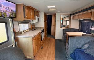 34’ Windsong RV – Low Miles, Sleeps 7