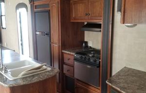 Hello 2019!! Check this out!! Hideout Fifth Wheel - Delivery Available!