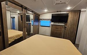 Meticulously Clean Luxury Fifth Wheel