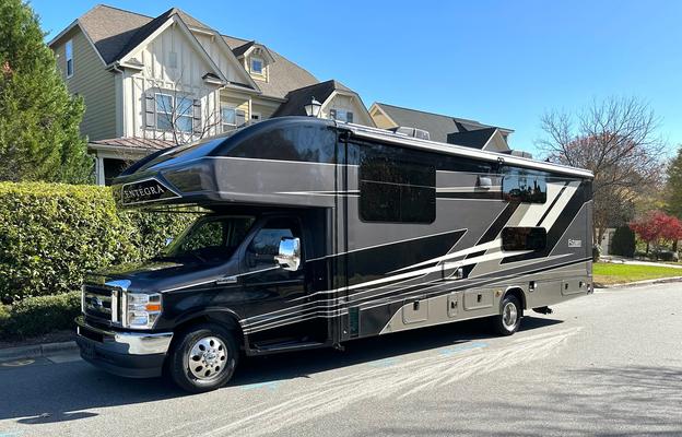 ‘Endeavor’ Loaded with Amenities + Sleeps 10!