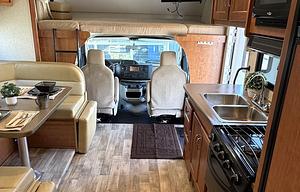 2017 Winnebago Minnie Winnie 27Q