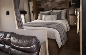 FAMILY FRIENDLY ASPEN TRAIL CAMPER