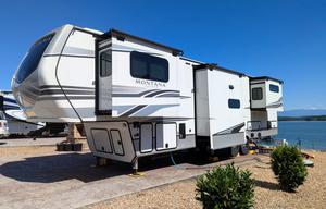 Montana Legacy | Large Luxurious RV with 5 slides