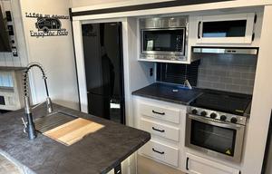 2024 Palomino Puma Unleashed 383DSS RV rental photo 7