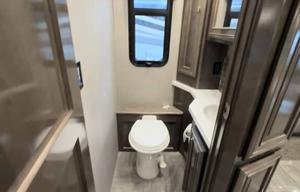2019 Discovery LXE 44H RV rental photo 5