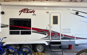 2010 Eclipse Attitude F33AKSG RV rental photo 3