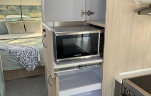 2021 Airstream Globetrotter 27FB - The LainnaBelle