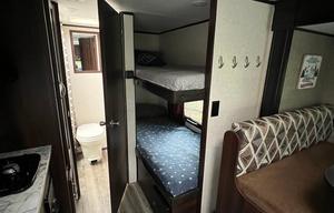 2018 Jay Flight - Queen bed 10” Serta Memory Foam