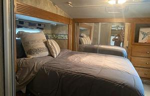2007 Denali 28RLBS-M5 RV rental photo 2