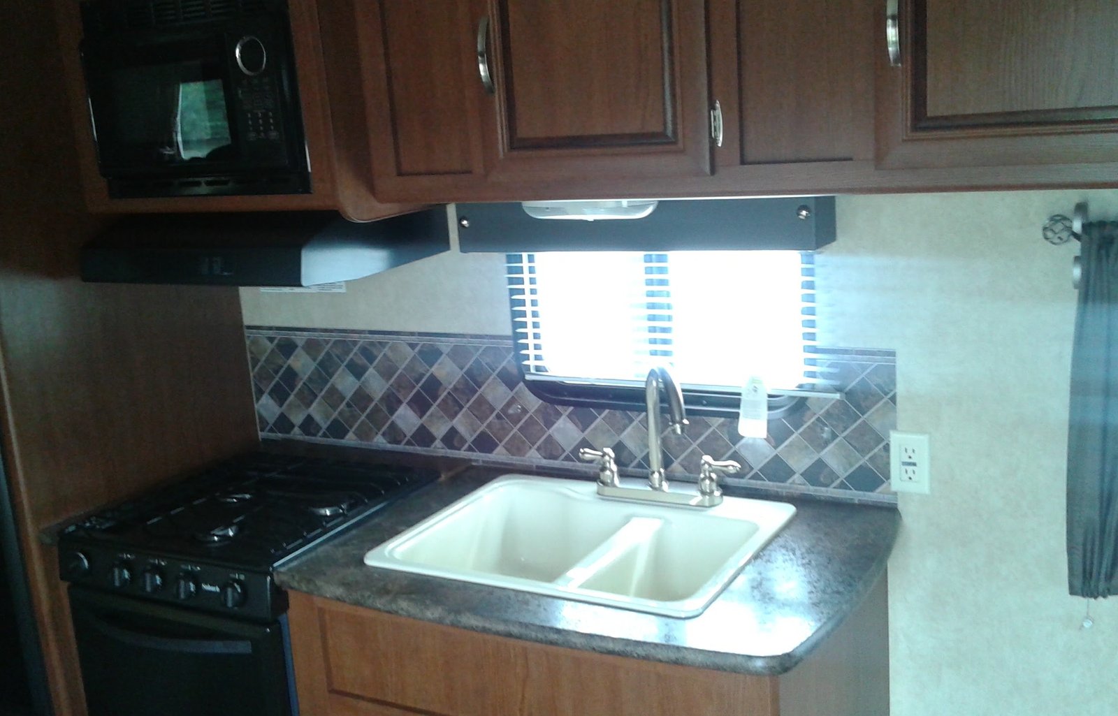 2015 Wildwood X-Lite 261BHXL RV rental photo 5
