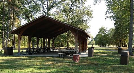 Area C-2 Picnic Area at Fort Hunt Park shelter wide view