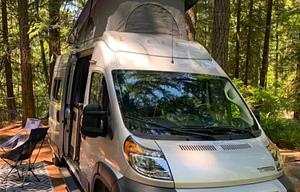 "TravelDodge" 2022 Winnebago Solis 59P