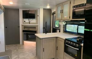 Family and pet friendly camper with King-size bed!