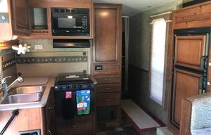 2014 Fleetwood RV Jamboree Sport 31M- LOW Miles