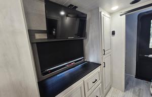 Luxurious Brand New 2025 East to West Ahara 390DS