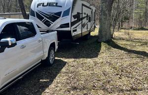2022 Fuel 305 RV rental photo 4