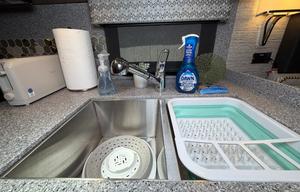 A-6 Newmar  33' , King Bed, Easy-Drive — Sleeps 5