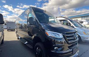 Luxury 10 Passenger Van with Bathroom