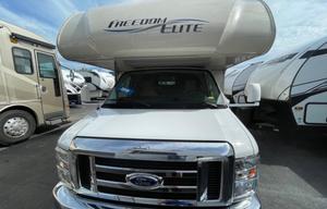 2019 Four Winds 24F RV rental photo 3
