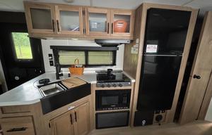 Cherokee Grey Wolf Black Label Adventure Trailer