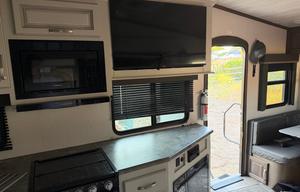 2021 Keystone RV Cougar Half-Ton 24RDS