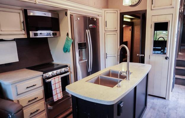2020 Jayco Eagle 357MDOK Mid den office or bunks