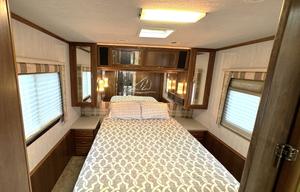 1998 National Tradewinds 7370