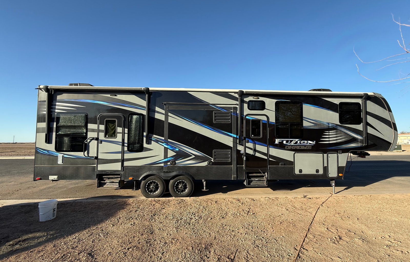 Steele’s Keystone Fuzion345 5thWheel Delivery only