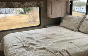 2018 Le 3251DS RV rental photo 2