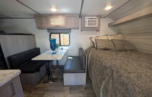 2024 Coleman Lantern 17b- Light & Easy Tow