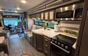 Newer $250K 2024 Thor Motor Coach! HAS EVERYTHING!
