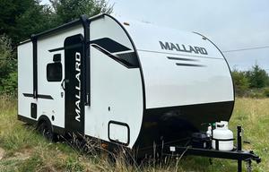 Cozy 20ft Sunny California Travel Trailer