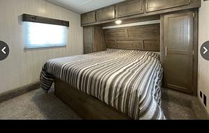 2019 Vengeance Rogue 324A13 RV rental photo 9