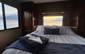 2016 Sunseeker 3100SS | Minutes from ANC Airport